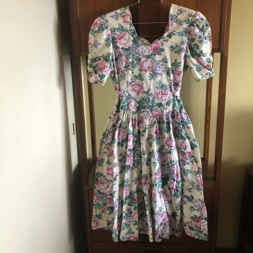 vintage • puff sleeve floral prairie dress